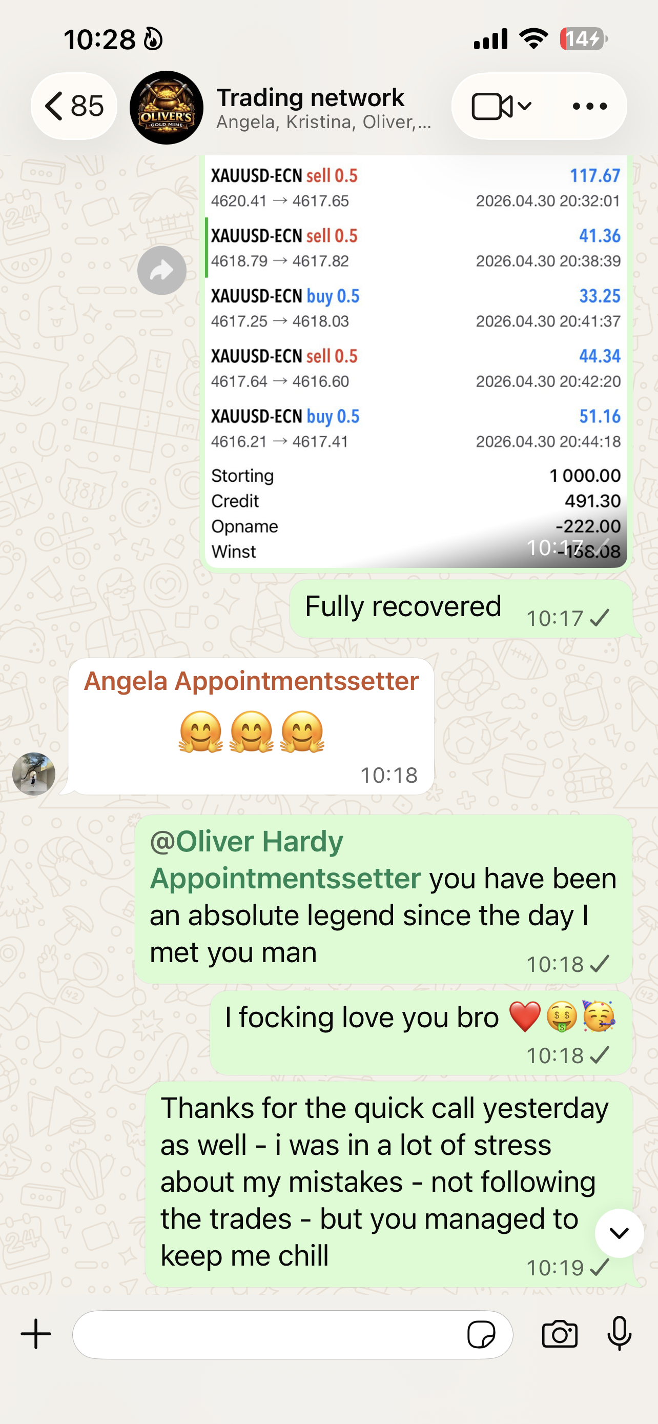 Captura de WhatsApp de un miembro agradeciendo al equipo por gestionar sus errores y recuperar la cuenta